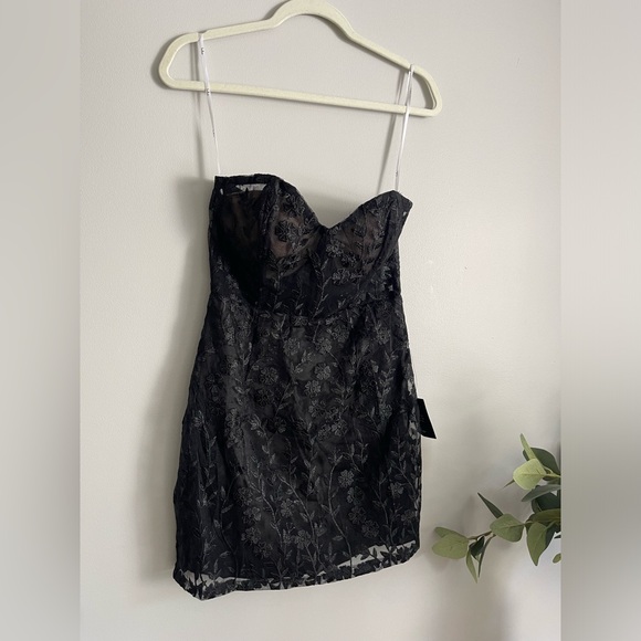 Lulus Dresses & Skirts - NEW!! Lulu's Black Strapless Lace Dress